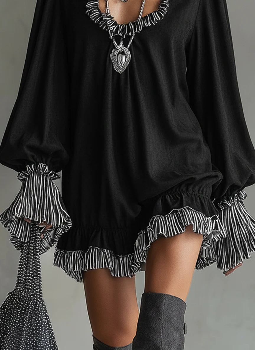 Rochie Mini Loose din Suede Sintetic Negru cu Volane și Dungi