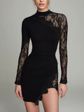 Rochie mini asimetrică din tul cu dantelă neagră și guler înalt