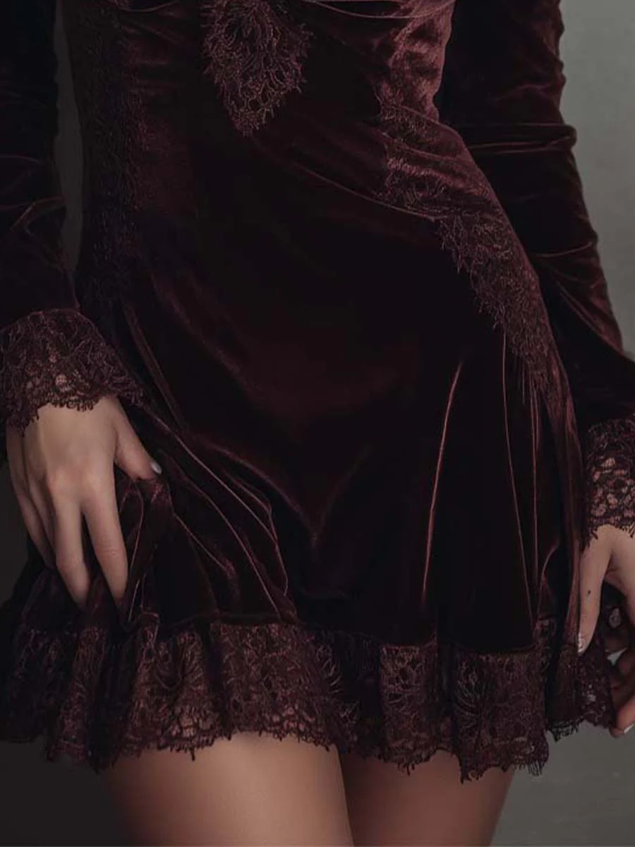 Rochie Mini din Catifea Burgundy cu Dantelă