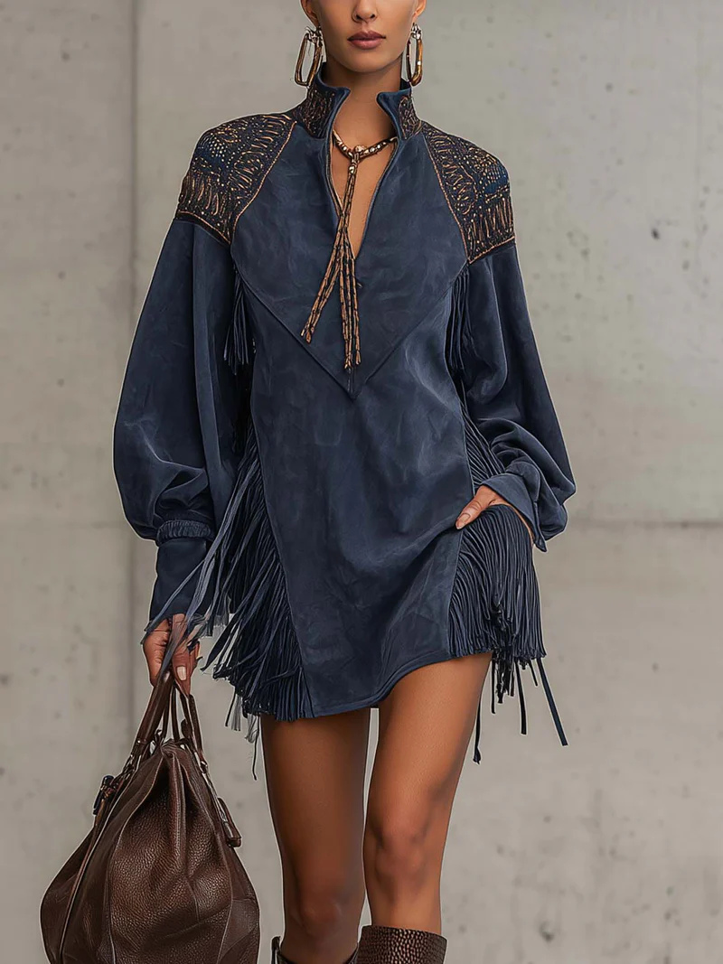 Rochie mini din suede sintetic indigo cu guler înalt brodat și ciucuri