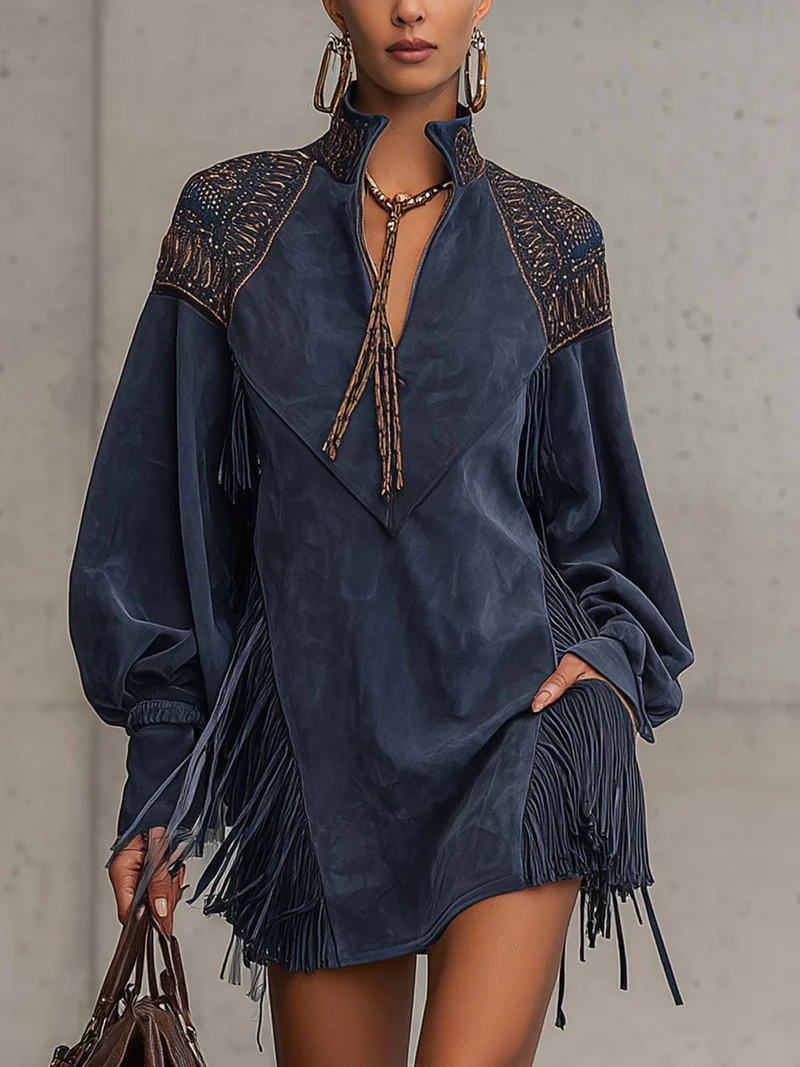 Rochie mini din suede sintetic indigo cu guler înalt brodat și ciucuri