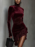 Rochie Mini Fitted cu Guler Înalt din Catifea Burgundy și Dantelă